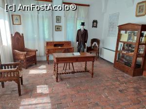 [P95] Interior Conacul Golești, camera de lucru a fraților Golescu. » foto by maryka
 - 
<span class="allrVoted glyphicon glyphicon-heart hidden" id="av1301156"></span>
<a class="m-l-10 hidden" id="sv1301156" onclick="voting_Foto_DelVot(,1301156,5499)" role="button">șterge vot <span class="glyphicon glyphicon-remove"></span></a>
<a id="v91301156" class=" c-red"  onclick="voting_Foto_SetVot(1301156)" role="button"><span class="glyphicon glyphicon-heart-empty"></span> <b>LIKE</b> = Votează poza</a> <img class="hidden"  id="f1301156W9" src="/imagini/loader.gif" border="0" /><span class="AjErrMes hidden" id="e1301156ErM"></span>