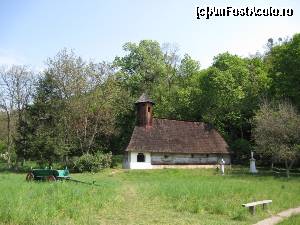 [P18] Biserica de lemn din Gâltofani aflată în curtea Conacului Bălceștilor.  » foto by tata123 🔱
 - 
<span class="allrVoted glyphicon glyphicon-heart hidden" id="av652675"></span>
<a class="m-l-10 hidden" id="sv652675" onclick="voting_Foto_DelVot(,652675,5499)" role="button">șterge vot <span class="glyphicon glyphicon-remove"></span></a>
<a id="v9652675" class=" c-red"  onclick="voting_Foto_SetVot(652675)" role="button"><span class="glyphicon glyphicon-heart-empty"></span> <b>LIKE</b> = Votează poza</a> <img class="hidden"  id="f652675W9" src="/imagini/loader.gif" border="0" /><span class="AjErrMes hidden" id="e652675ErM"></span>