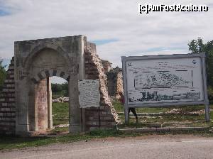 [P25] Ruinele Palatului Edirne - poarta de intrare » foto by Aurici
 - 
<span class="allrVoted glyphicon glyphicon-heart hidden" id="av616051"></span>
<a class="m-l-10 hidden" id="sv616051" onclick="voting_Foto_DelVot(,616051,5501)" role="button">șterge vot <span class="glyphicon glyphicon-remove"></span></a>
<a id="v9616051" class=" c-red"  onclick="voting_Foto_SetVot(616051)" role="button"><span class="glyphicon glyphicon-heart-empty"></span> <b>LIKE</b> = Votează poza</a> <img class="hidden"  id="f616051W9" src="/imagini/loader.gif" border="0" /><span class="AjErrMes hidden" id="e616051ErM"></span>
