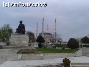 [P01] Moscheea Selimiye pe înserat. În față statuia arhitectului Mimar Sinan » foto by Aurici
 - 
<span class="allrVoted glyphicon glyphicon-heart hidden" id="av729101"></span>
<a class="m-l-10 hidden" id="sv729101" onclick="voting_Foto_DelVot(,729101,5501)" role="button">șterge vot <span class="glyphicon glyphicon-remove"></span></a>
<a id="v9729101" class=" c-red"  onclick="voting_Foto_SetVot(729101)" role="button"><span class="glyphicon glyphicon-heart-empty"></span> <b>LIKE</b> = Votează poza</a> <img class="hidden"  id="f729101W9" src="/imagini/loader.gif" border="0" /><span class="AjErrMes hidden" id="e729101ErM"></span>