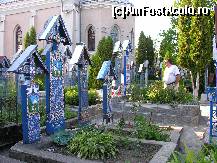 [P05] In Cimitirul Vesel de la Sapanta ...albastrul este parca de Voronet , nu ? » foto by raoulp55
 - 
<span class="allrVoted glyphicon glyphicon-heart hidden" id="av148967"></span>
<a class="m-l-10 hidden" id="sv148967" onclick="voting_Foto_DelVot(,148967,5504)" role="button">șterge vot <span class="glyphicon glyphicon-remove"></span></a>
<a id="v9148967" class=" c-red"  onclick="voting_Foto_SetVot(148967)" role="button"><span class="glyphicon glyphicon-heart-empty"></span> <b>LIKE</b> = Votează poza</a> <img class="hidden"  id="f148967W9" src="/imagini/loader.gif" border="0" /><span class="AjErrMes hidden" id="e148967ErM"></span>
