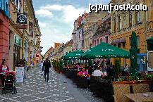 [P05] Situat in inima tarii, la rascrucea tuturor drumurilor, Brasovul este orasul care atrage anual cei mai multi turisti. Aici, viata este curata, plina de culoare, gust si aroma, relaxarea este maxima si multumirea deplina. Ai tot ce ti-ai putea dori: puritatea aerului si racoarea muntilor, frumusetea cladirilor si monumentelor medievale bine intretinute, confortul spatiilor de cazare, ospitalitatea restaurantelor cu specific, varietatea si abundenta locurilor pentru cumparaturi. Indiferent ca este zi de week-end sau din timpul saptamanii, vara sau iarna, soare sau ploaie, turistii sunt ca un furnicar pe strazile si in pietele din centrul vechi. » foto by adybyt
 - 
<span class="allrVoted glyphicon glyphicon-heart hidden" id="av192950"></span>
<a class="m-l-10 hidden" id="sv192950" onclick="voting_Foto_DelVot(,192950,5504)" role="button">șterge vot <span class="glyphicon glyphicon-remove"></span></a>
<a id="v9192950" class=" c-red"  onclick="voting_Foto_SetVot(192950)" role="button"><span class="glyphicon glyphicon-heart-empty"></span> <b>LIKE</b> = Votează poza</a> <img class="hidden"  id="f192950W9" src="/imagini/loader.gif" border="0" /><span class="AjErrMes hidden" id="e192950ErM"></span>