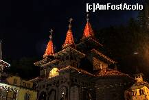 [P07] Sovata Bai a fost binecuvantata de Dumnezeu prin prezenta a doua biserici ortodoxe, impunatoare prin frumusetea si incarcatura spirituala. Una dintre ele , Biserica cu hramul Schimbarea la fata este o biserica din lemn, construita intre anii 1931-1932. Interiorul a fost pictat in tehnica tempera in vara anului 1934, si anume picturi reprezentative, cum sunt Iisus la doisprezece ani in templu, intrarea in Ierusalim, Iisus la fantana lui Iacov. Iconostasul este sculptat in lemn de tei, iar la intrare, in partea exterioara este pictata icoana cu hramul bisericii Schimbarea la fata. » foto by adybyt
 - 
<span class="allrVoted glyphicon glyphicon-heart hidden" id="av192952"></span>
<a class="m-l-10 hidden" id="sv192952" onclick="voting_Foto_DelVot(,192952,5504)" role="button">șterge vot <span class="glyphicon glyphicon-remove"></span></a>
<a id="v9192952" class=" c-red"  onclick="voting_Foto_SetVot(192952)" role="button"><span class="glyphicon glyphicon-heart-empty"></span> <b>LIKE</b> = Votează poza</a> <img class="hidden"  id="f192952W9" src="/imagini/loader.gif" border="0" /><span class="AjErrMes hidden" id="e192952ErM"></span>