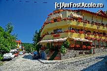 [P40] PENSIUNEA NOEL - Amplasament : Str. Libertătii nr. 46
(la intrare în Băile Olănesti, în spatele Hotelului Olănesti, lângă Politia orasului). » foto by adybyt
 - 
<span class="allrVoted glyphicon glyphicon-heart hidden" id="av299666"></span>
<a class="m-l-10 hidden" id="sv299666" onclick="voting_Foto_DelVot(,299666,5504)" role="button">șterge vot <span class="glyphicon glyphicon-remove"></span></a>
<a id="v9299666" class=" c-red"  onclick="voting_Foto_SetVot(299666)" role="button"><span class="glyphicon glyphicon-heart-empty"></span> <b>LIKE</b> = Votează poza</a> <img class="hidden"  id="f299666W9" src="/imagini/loader.gif" border="0" /><span class="AjErrMes hidden" id="e299666ErM"></span>