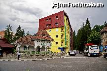 [P53] Centrul Statiunii Baile Olanesti - Statia de autobuz spre Ramnicu Valcea. » foto by adybyt
 - 
<span class="allrVoted glyphicon glyphicon-heart hidden" id="av299811"></span>
<a class="m-l-10 hidden" id="sv299811" onclick="voting_Foto_DelVot(,299811,5504)" role="button">șterge vot <span class="glyphicon glyphicon-remove"></span></a>
<a id="v9299811" class=" c-red"  onclick="voting_Foto_SetVot(299811)" role="button"><span class="glyphicon glyphicon-heart-empty"></span> <b>LIKE</b> = Votează poza</a> <img class="hidden"  id="f299811W9" src="/imagini/loader.gif" border="0" /><span class="AjErrMes hidden" id="e299811ErM"></span>