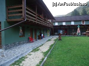 [P11] cabana Poiana Neamtului-in stanga cladirea noua iar in spate cea veche cu terasa si restaurantul » foto by marocanu21
 - 
<span class="allrVoted glyphicon glyphicon-heart hidden" id="av396230"></span>
<a class="m-l-10 hidden" id="sv396230" onclick="voting_Foto_DelVot(,396230,5504)" role="button">șterge vot <span class="glyphicon glyphicon-remove"></span></a>
<a id="v9396230" class=" c-red"  onclick="voting_Foto_SetVot(396230)" role="button"><span class="glyphicon glyphicon-heart-empty"></span> <b>LIKE</b> = Votează poza</a> <img class="hidden"  id="f396230W9" src="/imagini/loader.gif" border="0" /><span class="AjErrMes hidden" id="e396230ErM"></span>