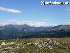 [P28] vedere spre Transalpina - in dreapta este Varful Papusa » foto by Nicu V
 - 
<span class="allrVoted glyphicon glyphicon-heart hidden" id="av396387"></span>
<a class="m-l-10 hidden" id="sv396387" onclick="voting_Foto_DelVot(,396387,5504)" role="button">șterge vot <span class="glyphicon glyphicon-remove"></span></a>
<a id="v9396387" class=" c-red"  onclick="voting_Foto_SetVot(396387)" role="button"><span class="glyphicon glyphicon-heart-empty"></span> <b>LIKE</b> = Votează poza</a> <img class="hidden"  id="f396387W9" src="/imagini/loader.gif" border="0" /><span class="AjErrMes hidden" id="e396387ErM"></span>