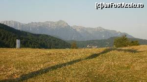 [P12] Vedere spre Muntii Bucegi de pe platoul de la Trei Brazi » foto by Nicu V
 - 
<span class="allrVoted glyphicon glyphicon-heart hidden" id="av408805"></span>
<a class="m-l-10 hidden" id="sv408805" onclick="voting_Foto_DelVot(,408805,5504)" role="button">șterge vot <span class="glyphicon glyphicon-remove"></span></a>
<a id="v9408805" class=" c-red"  onclick="voting_Foto_SetVot(408805)" role="button"><span class="glyphicon glyphicon-heart-empty"></span> <b>LIKE</b> = Votează poza</a> <img class="hidden"  id="f408805W9" src="/imagini/loader.gif" border="0" /><span class="AjErrMes hidden" id="e408805ErM"></span>