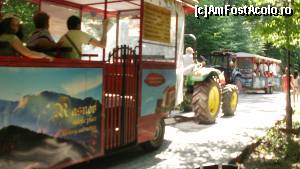 [P20] Tractorasele cu vagonete pentru turisti. » foto by Nicu V
 - 
<span class="allrVoted glyphicon glyphicon-heart hidden" id="av408820"></span>
<a class="m-l-10 hidden" id="sv408820" onclick="voting_Foto_DelVot(,408820,5504)" role="button">șterge vot <span class="glyphicon glyphicon-remove"></span></a>
<a id="v9408820" class=" c-red"  onclick="voting_Foto_SetVot(408820)" role="button"><span class="glyphicon glyphicon-heart-empty"></span> <b>LIKE</b> = Votează poza</a> <img class="hidden"  id="f408820W9" src="/imagini/loader.gif" border="0" /><span class="AjErrMes hidden" id="e408820ErM"></span>