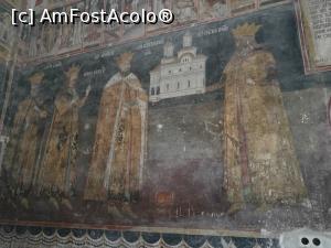 [P28] Curtea Domnească; Biserica Mare Domnească; frescă reprezentându-i pe Petru Cercel și Constantin Brâncoveanu drept ctitori » foto by crismis
 - 
<span class="allrVoted glyphicon glyphicon-heart hidden" id="av924531"></span>
<a class="m-l-10 hidden" id="sv924531" onclick="voting_Foto_DelVot(,924531,5504)" role="button">șterge vot <span class="glyphicon glyphicon-remove"></span></a>
<a id="v9924531" class=" c-red"  onclick="voting_Foto_SetVot(924531)" role="button"><span class="glyphicon glyphicon-heart-empty"></span> <b>LIKE</b> = Votează poza</a> <img class="hidden"  id="f924531W9" src="/imagini/loader.gif" border="0" /><span class="AjErrMes hidden" id="e924531ErM"></span>