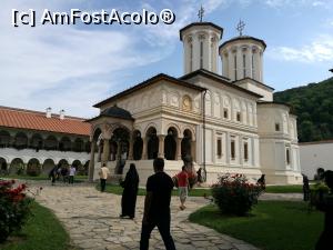 [P01] Biserica Mânăstirii Hurezi » foto by crismis
 - 
<span class="allrVoted glyphicon glyphicon-heart hidden" id="av925245"></span>
<a class="m-l-10 hidden" id="sv925245" onclick="voting_Foto_DelVot(,925245,5504)" role="button">șterge vot <span class="glyphicon glyphicon-remove"></span></a>
<a id="v9925245" class=" c-red"  onclick="voting_Foto_SetVot(925245)" role="button"><span class="glyphicon glyphicon-heart-empty"></span> <b>LIKE</b> = Votează poza</a> <img class="hidden"  id="f925245W9" src="/imagini/loader.gif" border="0" /><span class="AjErrMes hidden" id="e925245ErM"></span>