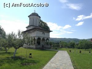 [P07] Câmpulung Muscel; biserica veche a Mânăstirii Negru Vodă » foto by crismis
 - 
<span class="allrVoted glyphicon glyphicon-heart hidden" id="av988333"></span>
<a class="m-l-10 hidden" id="sv988333" onclick="voting_Foto_DelVot(,988333,5504)" role="button">șterge vot <span class="glyphicon glyphicon-remove"></span></a>
<a id="v9988333" class=" c-red"  onclick="voting_Foto_SetVot(988333)" role="button"><span class="glyphicon glyphicon-heart-empty"></span> <b>LIKE</b> = Votează poza</a> <img class="hidden"  id="f988333W9" src="/imagini/loader.gif" border="0" /><span class="AjErrMes hidden" id="e988333ErM"></span>