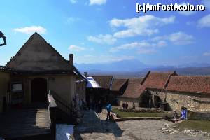 [P04] Cetatea Râșnovului - imagine spre centrul cetății » foto by makuy*
 - 
<span class="allrVoted glyphicon glyphicon-heart hidden" id="av607139"></span>
<a class="m-l-10 hidden" id="sv607139" onclick="voting_Foto_DelVot(,607139,5504)" role="button">șterge vot <span class="glyphicon glyphicon-remove"></span></a>
<a id="v9607139" class=" c-red"  onclick="voting_Foto_SetVot(607139)" role="button"><span class="glyphicon glyphicon-heart-empty"></span> <b>LIKE</b> = Votează poza</a> <img class="hidden"  id="f607139W9" src="/imagini/loader.gif" border="0" /><span class="AjErrMes hidden" id="e607139ErM"></span>