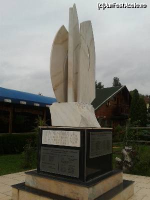 [P11] Drobeta Turnu Severin - Monumentul eroilor marinari din al II-lea război mondila de pe faleză (portul turistic)  » foto by Mitica49
 - 
<span class="allrVoted glyphicon glyphicon-heart hidden" id="av684123"></span>
<a class="m-l-10 hidden" id="sv684123" onclick="voting_Foto_DelVot(,684123,5504)" role="button">șterge vot <span class="glyphicon glyphicon-remove"></span></a>
<a id="v9684123" class=" c-red"  onclick="voting_Foto_SetVot(684123)" role="button"><span class="glyphicon glyphicon-heart-empty"></span> <b>LIKE</b> = Votează poza</a> <img class="hidden"  id="f684123W9" src="/imagini/loader.gif" border="0" /><span class="AjErrMes hidden" id="e684123ErM"></span>