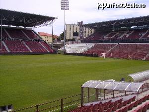 [P25] Instantaneu din incinta stadionului Gruia din Cluj.  » foto by Tudor-Cristian
 - 
<span class="allrVoted glyphicon glyphicon-heart hidden" id="av562785"></span>
<a class="m-l-10 hidden" id="sv562785" onclick="voting_Foto_DelVot(,562785,5504)" role="button">șterge vot <span class="glyphicon glyphicon-remove"></span></a>
<a id="v9562785" class=" c-red"  onclick="voting_Foto_SetVot(562785)" role="button"><span class="glyphicon glyphicon-heart-empty"></span> <b>LIKE</b> = Votează poza</a> <img class="hidden"  id="f562785W9" src="/imagini/loader.gif" border="0" /><span class="AjErrMes hidden" id="e562785ErM"></span>