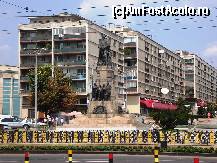 [P31] Monumentul lui Alexandru Ioan Cuza din Piaţa Unirii din Iaşi » foto by mariana.olaru
 - 
<span class="allrVoted glyphicon glyphicon-heart hidden" id="av123800"></span>
<a class="m-l-10 hidden" id="sv123800" onclick="voting_Foto_DelVot(,123800,5504)" role="button">șterge vot <span class="glyphicon glyphicon-remove"></span></a>
<a id="v9123800" class=" c-red"  onclick="voting_Foto_SetVot(123800)" role="button"><span class="glyphicon glyphicon-heart-empty"></span> <b>LIKE</b> = Votează poza</a> <img class="hidden"  id="f123800W9" src="/imagini/loader.gif" border="0" /><span class="AjErrMes hidden" id="e123800ErM"></span>