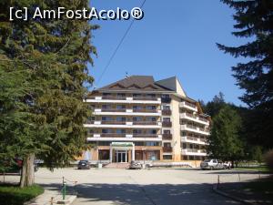 [P43] Hotelul Bradul (lângă hotelul Clermont) - din dreptul său pleacă mocănița.  » foto by Floryn81
 - 
<span class="allrVoted glyphicon glyphicon-heart hidden" id="av1050028"></span>
<a class="m-l-10 hidden" id="sv1050028" onclick="voting_Foto_DelVot(,1050028,5515)" role="button">șterge vot <span class="glyphicon glyphicon-remove"></span></a>
<a id="v91050028" class=" c-red"  onclick="voting_Foto_SetVot(1050028)" role="button"><span class="glyphicon glyphicon-heart-empty"></span> <b>LIKE</b> = Votează poza</a> <img class="hidden"  id="f1050028W9" src="/imagini/loader.gif" border="0" /><span class="AjErrMes hidden" id="e1050028ErM"></span>
