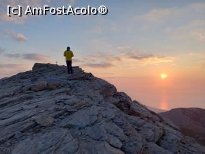 [P18] Răsărit de soare pe Vârful Profitis Ilias (2.803 m). » foto by Mika
 - 
<span class="allrVoted glyphicon glyphicon-heart hidden" id="av1334732"></span>
<a class="m-l-10 hidden" id="sv1334732" onclick="voting_Foto_DelVot(,1334732,5524)" role="button">șterge vot <span class="glyphicon glyphicon-remove"></span></a>
<a id="v91334732" class=" c-red"  onclick="voting_Foto_SetVot(1334732)" role="button"><span class="glyphicon glyphicon-heart-empty"></span> <b>LIKE</b> = Votează poza</a> <img class="hidden"  id="f1334732W9" src="/imagini/loader.gif" border="0" /><span class="AjErrMes hidden" id="e1334732ErM"></span>