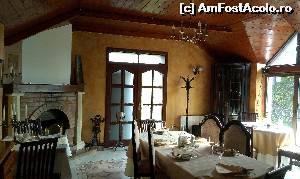 [P07] Vila Castelul Maria, restaurantul de la etaj » foto by sunflower
 - 
<span class="allrVoted glyphicon glyphicon-heart hidden" id="av535280"></span>
<a class="m-l-10 hidden" id="sv535280" onclick="voting_Foto_DelVot(,535280,5529)" role="button">șterge vot <span class="glyphicon glyphicon-remove"></span></a>
<a id="v9535280" class=" c-red"  onclick="voting_Foto_SetVot(535280)" role="button"><span class="glyphicon glyphicon-heart-empty"></span> <b>LIKE</b> = Votează poza</a> <img class="hidden"  id="f535280W9" src="/imagini/loader.gif" border="0" /><span class="AjErrMes hidden" id="e535280ErM"></span>