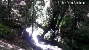 [P02] Cascada pe traseul, pe desupra careia terce firul unei portiuni de tiroliana. (scuze pentru calitatea fotografiei)  » foto by papone
 - 
<span class="allrVoted glyphicon glyphicon-heart hidden" id="av655115"></span>
<a class="m-l-10 hidden" id="sv655115" onclick="voting_Foto_DelVot(,655115,5531)" role="button">șterge vot <span class="glyphicon glyphicon-remove"></span></a>
<a id="v9655115" class=" c-red"  onclick="voting_Foto_SetVot(655115)" role="button"><span class="glyphicon glyphicon-heart-empty"></span> <b>LIKE</b> = Votează poza</a> <img class="hidden"  id="f655115W9" src="/imagini/loader.gif" border="0" /><span class="AjErrMes hidden" id="e655115ErM"></span>