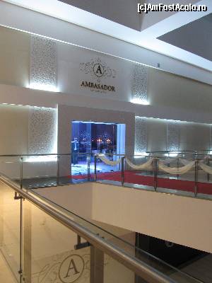 [P01] Revelion la Ambasador- intrarea in sala de pe hol » foto by luciaoradea
 - 
<span class="allrVoted glyphicon glyphicon-heart hidden" id="av587596"></span>
<a class="m-l-10 hidden" id="sv587596" onclick="voting_Foto_DelVot(,587596,5534)" role="button">șterge vot <span class="glyphicon glyphicon-remove"></span></a>
<a id="v9587596" class=" c-red"  onclick="voting_Foto_SetVot(587596)" role="button"><span class="glyphicon glyphicon-heart-empty"></span> <b>LIKE</b> = Votează poza</a> <img class="hidden"  id="f587596W9" src="/imagini/loader.gif" border="0" /><span class="AjErrMes hidden" id="e587596ErM"></span>