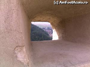 [P21] fereastra in zidurile de aparare cetatea rasnov » foto by vega06
 - 
<span class="allrVoted glyphicon glyphicon-heart hidden" id="av565060"></span>
<a class="m-l-10 hidden" id="sv565060" onclick="voting_Foto_DelVot(,565060,5537)" role="button">șterge vot <span class="glyphicon glyphicon-remove"></span></a>
<a id="v9565060" class=" c-red"  onclick="voting_Foto_SetVot(565060)" role="button"><span class="glyphicon glyphicon-heart-empty"></span> <b>LIKE</b> = Votează poza</a> <img class="hidden"  id="f565060W9" src="/imagini/loader.gif" border="0" /><span class="AjErrMes hidden" id="e565060ErM"></span>