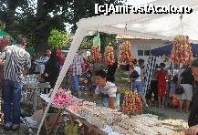 [P12] bunatatile care erau in fata manastirii de vanzare » foto by curcubeu
 - 
<span class="allrVoted glyphicon glyphicon-heart hidden" id="av192643"></span>
<a class="m-l-10 hidden" id="sv192643" onclick="voting_Foto_DelVot(,192643,5539)" role="button">șterge vot <span class="glyphicon glyphicon-remove"></span></a>
<a id="v9192643" class=" c-red"  onclick="voting_Foto_SetVot(192643)" role="button"><span class="glyphicon glyphicon-heart-empty"></span> <b>LIKE</b> = Votează poza</a> <img class="hidden"  id="f192643W9" src="/imagini/loader.gif" border="0" /><span class="AjErrMes hidden" id="e192643ErM"></span>