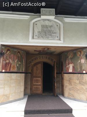 [P07] Intrarea in Biserica.  » foto by RossoNerro
 - 
<span class="allrVoted glyphicon glyphicon-heart hidden" id="av928726"></span>
<a class="m-l-10 hidden" id="sv928726" onclick="voting_Foto_DelVot(,928726,5545)" role="button">șterge vot <span class="glyphicon glyphicon-remove"></span></a>
<a id="v9928726" class=" c-red"  onclick="voting_Foto_SetVot(928726)" role="button"><span class="glyphicon glyphicon-heart-empty"></span> <b>LIKE</b> = Votează poza</a> <img class="hidden"  id="f928726W9" src="/imagini/loader.gif" border="0" /><span class="AjErrMes hidden" id="e928726ErM"></span>