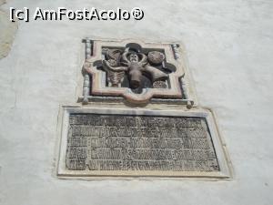 [P21] În lateralul intrării este reprezentată stema Moldovei, având dedesubt pisania lăcașului de cult.  » foto by Floryn81
 - 
<span class="allrVoted glyphicon glyphicon-heart hidden" id="av813008"></span>
<a class="m-l-10 hidden" id="sv813008" onclick="voting_Foto_DelVot(,813008,5547)" role="button">șterge vot <span class="glyphicon glyphicon-remove"></span></a>
<a id="v9813008" class=" c-red"  onclick="voting_Foto_SetVot(813008)" role="button"><span class="glyphicon glyphicon-heart-empty"></span> <b>LIKE</b> = Votează poza</a> <img class="hidden"  id="f813008W9" src="/imagini/loader.gif" border="0" /><span class="AjErrMes hidden" id="e813008ErM"></span>