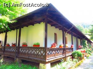 [P14] Corp de chilii - Mănăstirea Bistrița - Neamț.  » foto by tata123 🔱
 - 
<span class="allrVoted glyphicon glyphicon-heart hidden" id="av767144"></span>
<a class="m-l-10 hidden" id="sv767144" onclick="voting_Foto_DelVot(,767144,5547)" role="button">șterge vot <span class="glyphicon glyphicon-remove"></span></a>
<a id="v9767144" class=" c-red"  onclick="voting_Foto_SetVot(767144)" role="button"><span class="glyphicon glyphicon-heart-empty"></span> <b>LIKE</b> = Votează poza</a> <img class="hidden"  id="f767144W9" src="/imagini/loader.gif" border="0" /><span class="AjErrMes hidden" id="e767144ErM"></span>