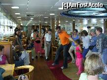 [P15] Dmitri ne invata Sirtaki, dansul lui Zorba. » foto by iulianic
 - 
<span class="allrVoted glyphicon glyphicon-heart hidden" id="av227459"></span>
<a class="m-l-10 hidden" id="sv227459" onclick="voting_Foto_DelVot(,227459,5571)" role="button">șterge vot <span class="glyphicon glyphicon-remove"></span></a>
<a id="v9227459" class=" c-red"  onclick="voting_Foto_SetVot(227459)" role="button"><span class="glyphicon glyphicon-heart-empty"></span> <b>LIKE</b> = Votează poza</a> <img class="hidden"  id="f227459W9" src="/imagini/loader.gif" border="0" /><span class="AjErrMes hidden" id="e227459ErM"></span>