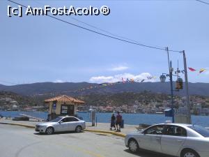 [P10] Pe faleza din Poros: stația de autobuz și taximetre » foto by Carmen Ion
 - 
<span class="allrVoted glyphicon glyphicon-heart hidden" id="av1067689"></span>
<a class="m-l-10 hidden" id="sv1067689" onclick="voting_Foto_DelVot(,1067689,5571)" role="button">șterge vot <span class="glyphicon glyphicon-remove"></span></a>
<a id="v91067689" class=" c-red"  onclick="voting_Foto_SetVot(1067689)" role="button"><span class="glyphicon glyphicon-heart-empty"></span> <b>LIKE</b> = Votează poza</a> <img class="hidden"  id="f1067689W9" src="/imagini/loader.gif" border="0" /><span class="AjErrMes hidden" id="e1067689ErM"></span>