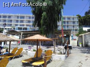 [P17] Askeli - în spate, hotelul cu beach barul de unde am fost serviți cu cafea și bere » foto by Carmen Ion
 - 
<span class="allrVoted glyphicon glyphicon-heart hidden" id="av1067696"></span>
<a class="m-l-10 hidden" id="sv1067696" onclick="voting_Foto_DelVot(,1067696,5571)" role="button">șterge vot <span class="glyphicon glyphicon-remove"></span></a>
<a id="v91067696" class=" c-red"  onclick="voting_Foto_SetVot(1067696)" role="button"><span class="glyphicon glyphicon-heart-empty"></span> <b>LIKE</b> = Votează poza</a> <img class="hidden"  id="f1067696W9" src="/imagini/loader.gif" border="0" /><span class="AjErrMes hidden" id="e1067696ErM"></span>