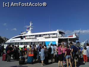 [P02] În Pireu, la îmbarcarea pe Flying Cat 6 » foto by Carmen Ion
 - 
<span class="allrVoted glyphicon glyphicon-heart hidden" id="av1067681"></span>
<a class="m-l-10 hidden" id="sv1067681" onclick="voting_Foto_DelVot(,1067681,5571)" role="button">șterge vot <span class="glyphicon glyphicon-remove"></span></a>
<a id="v91067681" class=" c-red"  onclick="voting_Foto_SetVot(1067681)" role="button"><span class="glyphicon glyphicon-heart-empty"></span> <b>LIKE</b> = Votează poza</a> <img class="hidden"  id="f1067681W9" src="/imagini/loader.gif" border="0" /><span class="AjErrMes hidden" id="e1067681ErM"></span>