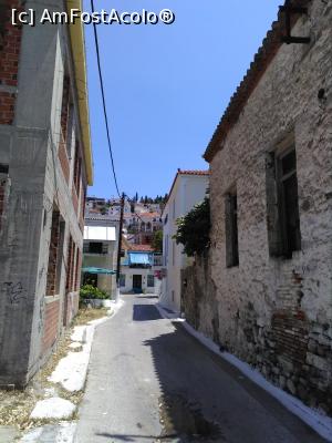 [P50] Străduță în Poros Town » foto by Carmen Ion
 - 
<span class="allrVoted glyphicon glyphicon-heart hidden" id="av1067729"></span>
<a class="m-l-10 hidden" id="sv1067729" onclick="voting_Foto_DelVot(,1067729,5571)" role="button">șterge vot <span class="glyphicon glyphicon-remove"></span></a>
<a id="v91067729" class=" c-red"  onclick="voting_Foto_SetVot(1067729)" role="button"><span class="glyphicon glyphicon-heart-empty"></span> <b>LIKE</b> = Votează poza</a> <img class="hidden"  id="f1067729W9" src="/imagini/loader.gif" border="0" /><span class="AjErrMes hidden" id="e1067729ErM"></span>
