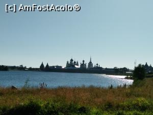 [P06] Mănăstirea Solovăţ văzută dinspre Lacul Sfânt » foto by calator2000
 - 
<span class="allrVoted glyphicon glyphicon-heart hidden" id="av1052787"></span>
<a class="m-l-10 hidden" id="sv1052787" onclick="voting_Foto_DelVot(,1052787,5579)" role="button">șterge vot <span class="glyphicon glyphicon-remove"></span></a>
<a id="v91052787" class=" c-red"  onclick="voting_Foto_SetVot(1052787)" role="button"><span class="glyphicon glyphicon-heart-empty"></span> <b>LIKE</b> = Votează poza</a> <img class="hidden"  id="f1052787W9" src="/imagini/loader.gif" border="0" /><span class="AjErrMes hidden" id="e1052787ErM"></span>