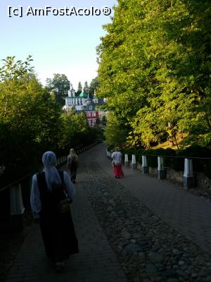 [P16] Mănăstirea Peşterilor din Pskov - 'drumul însângerat' - aleea de la porţi spre mănăstire » foto by calator2000
 - 
<span class="allrVoted glyphicon glyphicon-heart hidden" id="av1053224"></span>
<a class="m-l-10 hidden" id="sv1053224" onclick="voting_Foto_DelVot(,1053224,5579)" role="button">șterge vot <span class="glyphicon glyphicon-remove"></span></a>
<a id="v91053224" class=" c-red"  onclick="voting_Foto_SetVot(1053224)" role="button"><span class="glyphicon glyphicon-heart-empty"></span> <b>LIKE</b> = Votează poza</a> <img class="hidden"  id="f1053224W9" src="/imagini/loader.gif" border="0" /><span class="AjErrMes hidden" id="e1053224ErM"></span>