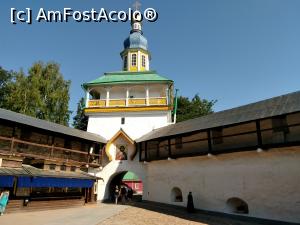 [P22] Mănăstirea Peşterilor din Pskov - în curtea exterioară, lângă zidurile mănăstirii » foto by calator2000
 - 
<span class="allrVoted glyphicon glyphicon-heart hidden" id="av1053233"></span>
<a class="m-l-10 hidden" id="sv1053233" onclick="voting_Foto_DelVot(,1053233,5579)" role="button">șterge vot <span class="glyphicon glyphicon-remove"></span></a>
<a id="v91053233" class=" c-red"  onclick="voting_Foto_SetVot(1053233)" role="button"><span class="glyphicon glyphicon-heart-empty"></span> <b>LIKE</b> = Votează poza</a> <img class="hidden"  id="f1053233W9" src="/imagini/loader.gif" border="0" /><span class="AjErrMes hidden" id="e1053233ErM"></span>