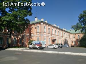 [P32] St. Petersburg, Lavra Sf. Al. Nevsky - Gostinitsa Duhovskaya si parcarea din spatele sau » foto by calator2000
 - 
<span class="allrVoted glyphicon glyphicon-heart hidden" id="av1057438"></span>
<a class="m-l-10 hidden" id="sv1057438" onclick="voting_Foto_DelVot(,1057438,5579)" role="button">șterge vot <span class="glyphicon glyphicon-remove"></span></a>
<a id="v91057438" class=" c-red"  onclick="voting_Foto_SetVot(1057438)" role="button"><span class="glyphicon glyphicon-heart-empty"></span> <b>LIKE</b> = Votează poza</a> <img class="hidden"  id="f1057438W9" src="/imagini/loader.gif" border="0" /><span class="AjErrMes hidden" id="e1057438ErM"></span>
