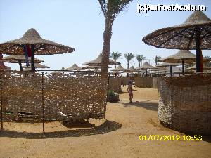 [P16] plaja resortului cu despărţiturile din răchită cam ponosite » foto by georgeb
 - 
<span class="allrVoted glyphicon glyphicon-heart hidden" id="av505908"></span>
<a class="m-l-10 hidden" id="sv505908" onclick="voting_Foto_DelVot(,505908,5594)" role="button">șterge vot <span class="glyphicon glyphicon-remove"></span></a>
<a id="v9505908" class=" c-red"  onclick="voting_Foto_SetVot(505908)" role="button"><span class="glyphicon glyphicon-heart-empty"></span> <b>LIKE</b> = Votează poza</a> <img class="hidden"  id="f505908W9" src="/imagini/loader.gif" border="0" /><span class="AjErrMes hidden" id="e505908ErM"></span>