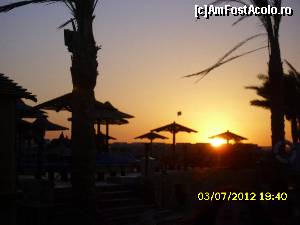 [P19] minunat apus de soare pe plajă » foto by georgeb
 - 
<span class="allrVoted glyphicon glyphicon-heart hidden" id="av505911"></span>
<a class="m-l-10 hidden" id="sv505911" onclick="voting_Foto_DelVot(,505911,5594)" role="button">șterge vot <span class="glyphicon glyphicon-remove"></span></a>
<a id="v9505911" class=" c-red"  onclick="voting_Foto_SetVot(505911)" role="button"><span class="glyphicon glyphicon-heart-empty"></span> <b>LIKE</b> = Votează poza</a> <img class="hidden"  id="f505911W9" src="/imagini/loader.gif" border="0" /><span class="AjErrMes hidden" id="e505911ErM"></span>