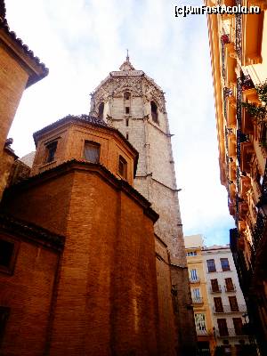 [P11] Valencia Catedral si El Miguelete » foto by Ammelie
 - 
<span class="allrVoted glyphicon glyphicon-heart hidden" id="av570259"></span>
<a class="m-l-10 hidden" id="sv570259" onclick="voting_Foto_DelVot(,570259,5604)" role="button">șterge vot <span class="glyphicon glyphicon-remove"></span></a>
<a id="v9570259" class=" c-red"  onclick="voting_Foto_SetVot(570259)" role="button"><span class="glyphicon glyphicon-heart-empty"></span> <b>LIKE</b> = Votează poza</a> <img class="hidden"  id="f570259W9" src="/imagini/loader.gif" border="0" /><span class="AjErrMes hidden" id="e570259ErM"></span>