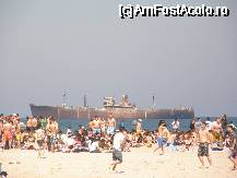 [P13] Plaja plina de turisti - in fundal epava » foto by CCRRIISSYY
 - 
<span class="allrVoted glyphicon glyphicon-heart hidden" id="av69753"></span>
<a class="m-l-10 hidden" id="sv69753" onclick="voting_Foto_DelVot(,69753,5630)" role="button">șterge vot <span class="glyphicon glyphicon-remove"></span></a>
<a id="v969753" class=" c-red"  onclick="voting_Foto_SetVot(69753)" role="button"><span class="glyphicon glyphicon-heart-empty"></span> <b>LIKE</b> = Votează poza</a> <img class="hidden"  id="f69753W9" src="/imagini/loader.gif" border="0" /><span class="AjErrMes hidden" id="e69753ErM"></span>