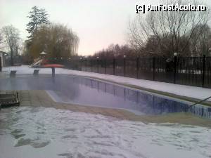 [P12] Complexul de sănătate/welness/SPA Perla - piscina exterioară, aburind lângă zăpadă.  » foto by Dragoș_MD
 - 
<span class="allrVoted glyphicon glyphicon-heart hidden" id="av394225"></span>
<a class="m-l-10 hidden" id="sv394225" onclick="voting_Foto_DelVot(,394225,5640)" role="button">șterge vot <span class="glyphicon glyphicon-remove"></span></a>
<a id="v9394225" class=" c-red"  onclick="voting_Foto_SetVot(394225)" role="button"><span class="glyphicon glyphicon-heart-empty"></span> <b>LIKE</b> = Votează poza</a> <img class="hidden"  id="f394225W9" src="/imagini/loader.gif" border="0" /><span class="AjErrMes hidden" id="e394225ErM"></span>