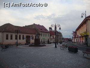 [P04] Am ajuns în piaţeta din zona centrală a oraşului Zărneşti.  » foto by Floryn81
 - 
<span class="allrVoted glyphicon glyphicon-heart hidden" id="av878230"></span>
<a class="m-l-10 hidden" id="sv878230" onclick="voting_Foto_DelVot(,878230,5641)" role="button">șterge vot <span class="glyphicon glyphicon-remove"></span></a>
<a id="v9878230" class=" c-red"  onclick="voting_Foto_SetVot(878230)" role="button"><span class="glyphicon glyphicon-heart-empty"></span> <b>LIKE</b> = Votează poza</a> <img class="hidden"  id="f878230W9" src="/imagini/loader.gif" border="0" /><span class="AjErrMes hidden" id="e878230ErM"></span>
