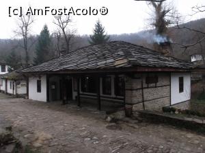 [P32] Punctul info din Bozhentsi. Din pacate doamnele de acolo nu stiu engleza dar calculatorul de la intrare va ajuta.  » foto by Aurici
 - 
<span class="allrVoted glyphicon glyphicon-heart hidden" id="av848338"></span>
<a class="m-l-10 hidden" id="sv848338" onclick="voting_Foto_DelVot(,848338,5666)" role="button">șterge vot <span class="glyphicon glyphicon-remove"></span></a>
<a id="v9848338" class=" c-red"  onclick="voting_Foto_SetVot(848338)" role="button"><span class="glyphicon glyphicon-heart-empty"></span> <b>LIKE</b> = Votează poza</a> <img class="hidden"  id="f848338W9" src="/imagini/loader.gif" border="0" /><span class="AjErrMes hidden" id="e848338ErM"></span>