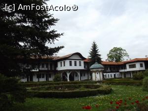 [P03] În curtea mănăstirii Sokolski » foto by irinad
 - 
<span class="allrVoted glyphicon glyphicon-heart hidden" id="av891429"></span>
<a class="m-l-10 hidden" id="sv891429" onclick="voting_Foto_DelVot(,891429,5666)" role="button">șterge vot <span class="glyphicon glyphicon-remove"></span></a>
<a id="v9891429" class=" c-red"  onclick="voting_Foto_SetVot(891429)" role="button"><span class="glyphicon glyphicon-heart-empty"></span> <b>LIKE</b> = Votează poza</a> <img class="hidden"  id="f891429W9" src="/imagini/loader.gif" border="0" /><span class="AjErrMes hidden" id="e891429ErM"></span>