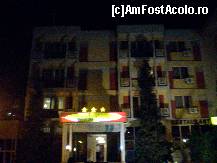 [P05] Pitesti - in fata Hotelului Cara » foto by presario
 - 
<span class="allrVoted glyphicon glyphicon-heart hidden" id="av71160"></span>
<a class="m-l-10 hidden" id="sv71160" onclick="voting_Foto_DelVot(,71160,5669)" role="button">șterge vot <span class="glyphicon glyphicon-remove"></span></a>
<a id="v971160" class=" c-red"  onclick="voting_Foto_SetVot(71160)" role="button"><span class="glyphicon glyphicon-heart-empty"></span> <b>LIKE</b> = Votează poza</a> <img class="hidden"  id="f71160W9" src="/imagini/loader.gif" border="0" /><span class="AjErrMes hidden" id="e71160ErM"></span>