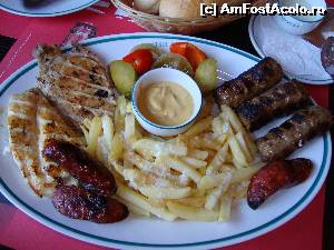 [P07] Mixt-ul Grill comandat de mine (piept pui, mușchi porc, trei mici și cârnați picanți) - 25 de lei + cartofi pai.  » foto by Floryn81
 - 
<span class="allrVoted glyphicon glyphicon-heart hidden" id="av638463"></span>
<a class="m-l-10 hidden" id="sv638463" onclick="voting_Foto_DelVot(,638463,5687)" role="button">șterge vot <span class="glyphicon glyphicon-remove"></span></a>
<a id="v9638463" class=" c-red"  onclick="voting_Foto_SetVot(638463)" role="button"><span class="glyphicon glyphicon-heart-empty"></span> <b>LIKE</b> = Votează poza</a> <img class="hidden"  id="f638463W9" src="/imagini/loader.gif" border="0" /><span class="AjErrMes hidden" id="e638463ErM"></span>