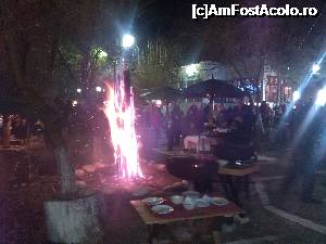 [P04] Foc de tabara in fata restaurantului » foto by dianamea
 - 
<span class="allrVoted glyphicon glyphicon-heart hidden" id="av703195"></span>
<a class="m-l-10 hidden" id="sv703195" onclick="voting_Foto_DelVot(,703195,5687)" role="button">șterge vot <span class="glyphicon glyphicon-remove"></span></a>
<a id="v9703195" class=" c-red"  onclick="voting_Foto_SetVot(703195)" role="button"><span class="glyphicon glyphicon-heart-empty"></span> <b>LIKE</b> = Votează poza</a> <img class="hidden"  id="f703195W9" src="/imagini/loader.gif" border="0" /><span class="AjErrMes hidden" id="e703195ErM"></span>